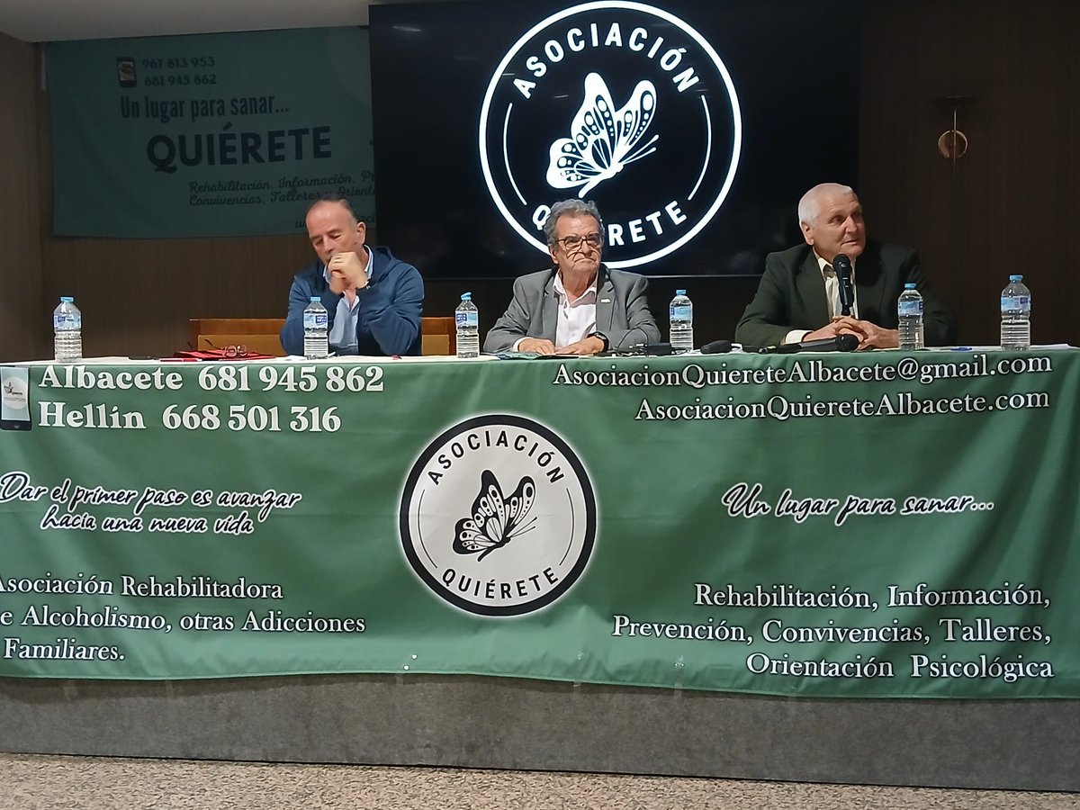 Caarfe_'s tweet image. 💚 Ayer estuvimos presentes en las Jornadas de @QUIERETEAB , compartiendo otra importante mañana dedicada a la prevención de las adicciones.

Nos recordaron la importancia de seguir sumando esfuerzos y experiencias.