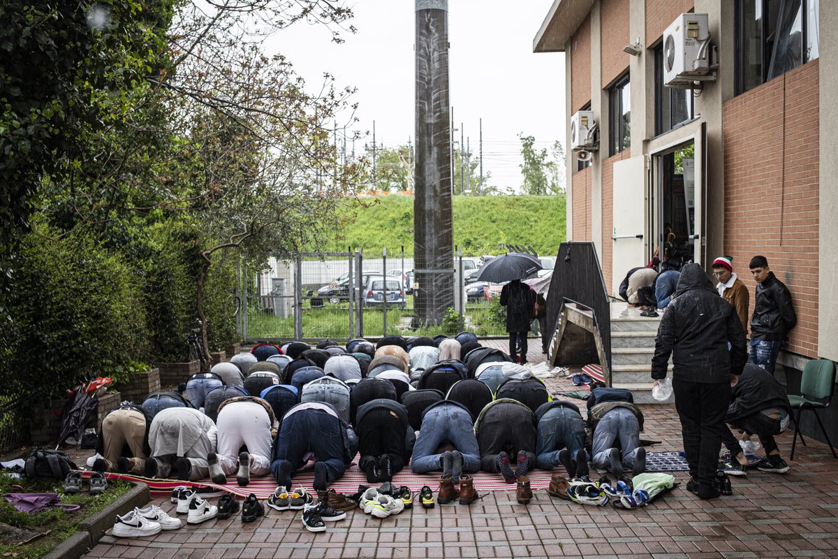 tempoweb's tweet image. "E' sottomissione". Moschea nell'università, la denuncia della Lega #27ottobre #iltempoquotidiano 
iltempo.it/politica/2025/…