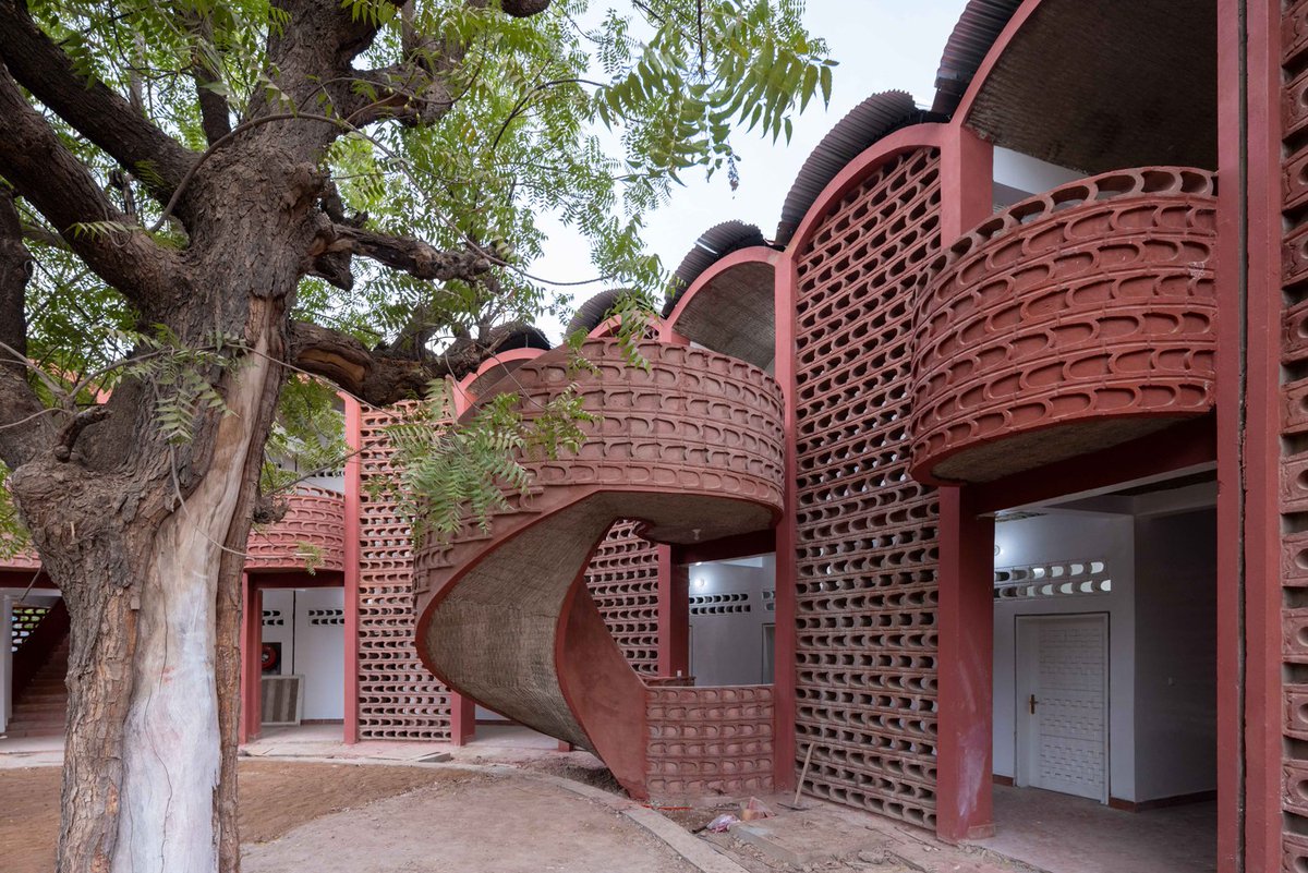 vangeorgh's tweet image. This is Tambacounda Hospital by Manuel Herz Architects, located in Senegal built with local materials [More pictures below]. Now compare it with the quoted tweet 🙂

Other African countries, despite being colonized are making progress with their infrastructure, but look out what…