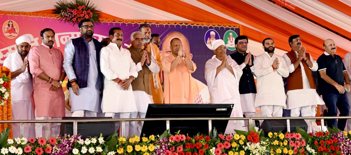 लखीमपुर खीरी में सीएम योगी का बड़ा ऐलान — अब मुस्तफाबाद का नाम होगा कबीरधाम।
भरे मंच से मुख्यमंत्री ने कहा — “यह भूमि संत कबीर की तपोभूमि है, इसका नाम उनके नाम पर ही शोभा देता है।”
#लखीमपुर_खीरी