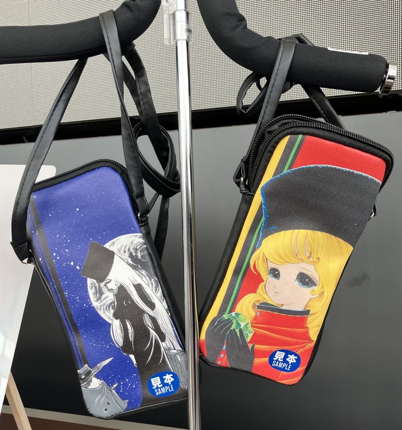 🚀 #松本零士展 グッズご紹介／ 「スマホポーチ2種」をご紹介💡 「銀河