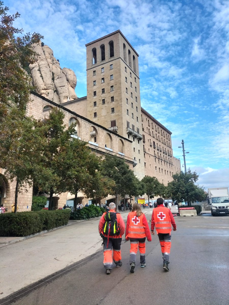 Hem tornat a ser a la Guàrdia de l’Abadia de Montserrat, cobrint la zona sociosanitàriament un cap de setmana més.
Tanquem les Guàrdies del 2025 agraïts. 🙏
Gràcies a voluntariat i personal per la dedicació! 💛⛰️
#CreuRojaMontserrat #Voluntariat #Montserrat