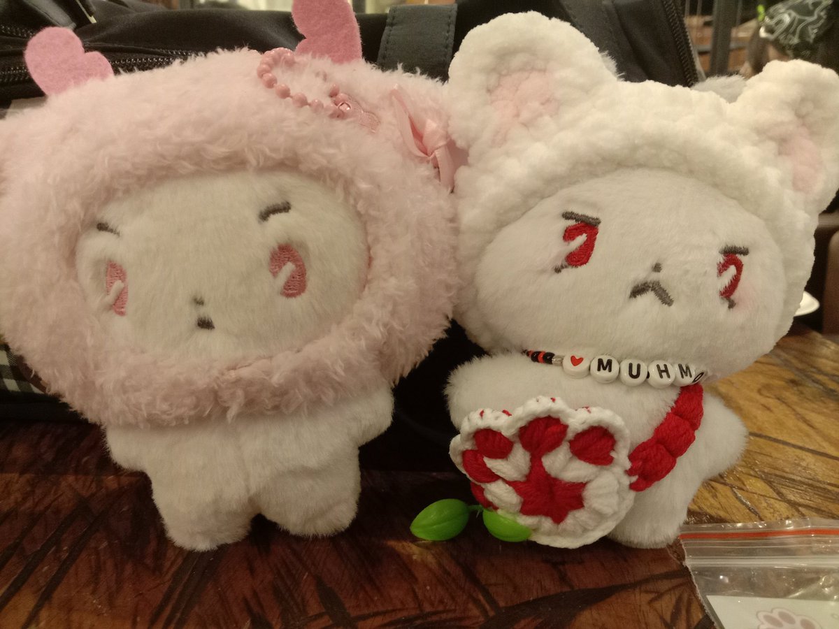 first CSE ever 🥹 I had so much fun and met so many lovely people, thank you so much <a href="/for_EHM4554/">𝚐𝚛𝚘𝚞𝚗𝚍 𝚣𝚎𝚛𝚘</a> for organizing the event and thank you pllis for all the freebies >< i lab you guys 🩷❤️🥹