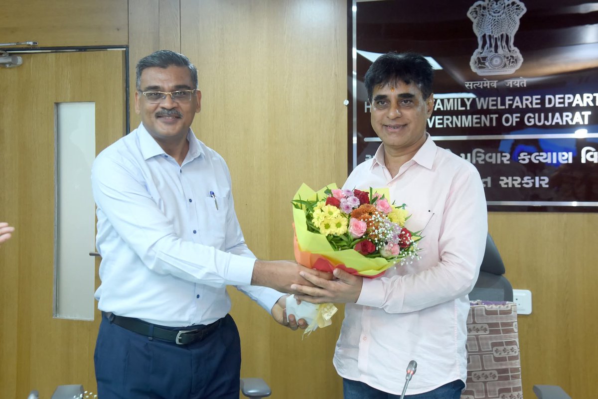 prafulpbjp's tweet photo. ગાંધીનગર ખાતે આરોગ્ય અને પરિવાર કલ્યાણ વિભાગના અધિકારીશ્રીઓ સાથે માર્ગદર્શક મુલાકાત કરીને જરૂરી માર્ગદર્શન આપ્યું. 

❇️આરોગ્ય વિભાગ નવા સંશોધનોની કામગીરી સાથે શ્રેષ્ઠ મેનેજમેન્ટ પર પણ ધ્યાન આપશે. દર્દી નારાયણની આત્મીયતાપૂર્વક સેવાઓને પ્રાધાન્ય આપવામાં આવશે. https://t.co/XJJFoB73nS