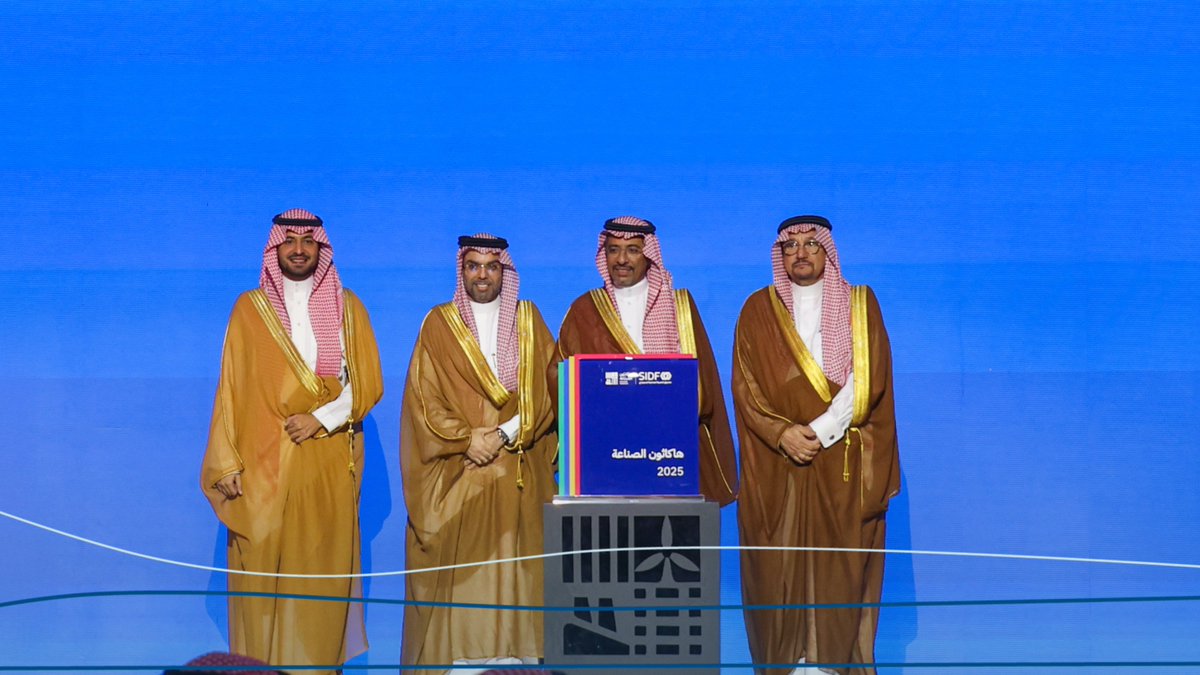 تشرفنا بتكريم معالي وزير الصناعة والثروة المعدنية، الأستاذ بندر بن إبراهيم الخريف، تقديراً لرعاية سبكيم للنسخة الرابعة من هاكاثون الصناعة 2025 كشريكٍ للاستدامة. وتأتي هذه الرعاية تأكيدًا لالتزام سبكيم بدعم مبادرات الاستدامة والتحول الصناعي.

#سبكيم #هاكاثون_الصناعة #سبكيم_تهتم