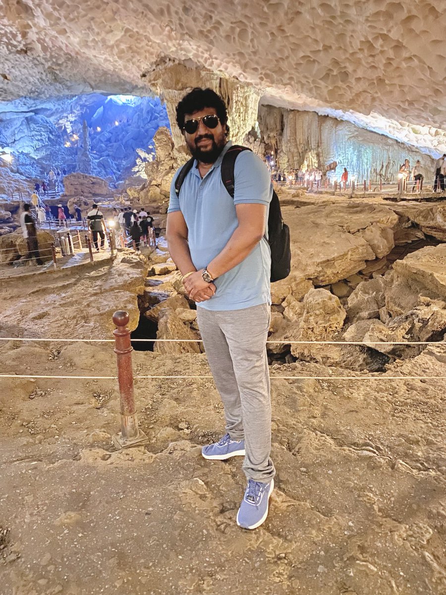 Sivadath27's tweet image. నేను ఈ ఫోటోను క్యాజువల్‌గా తీసుకున్నాను కానీ నా వెనుక నా నీడ హనుమంతుడిలా కనిపిస్తోంది, బహుశా ఇది నా అంతర్గత వ్యక్తిత్వం కావచ్చు లేక ఆ ఆంజనేయ స్వామి నా వెనుక ఉన్నారు అనుకుంటా. 
ఈ ఫోటో తీసిన దేవేంద్ర ఖైర్నార్‌ గారికి ధన్యవాదాలు. #sivadath

I took this photo casually but shadow of…