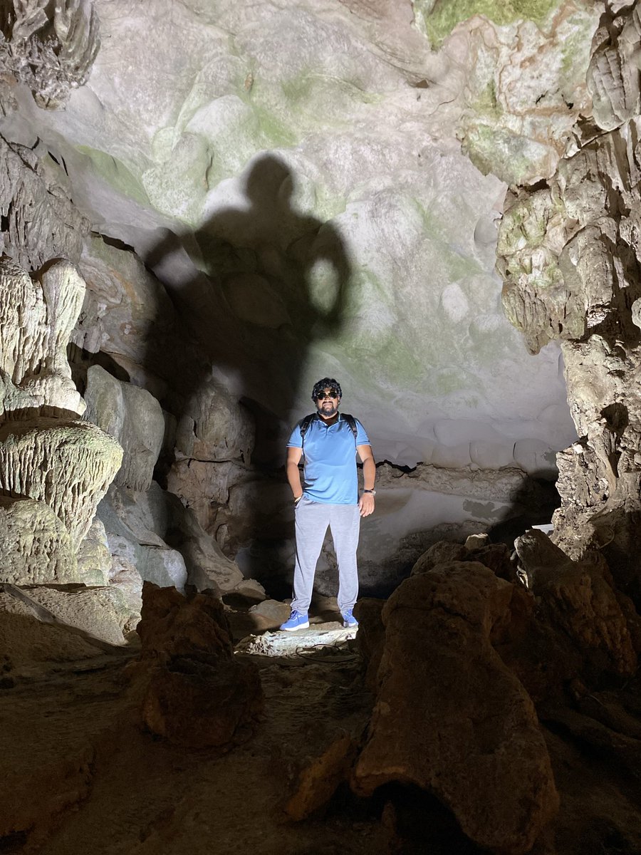 Sivadath27's tweet image. నేను ఈ ఫోటోను క్యాజువల్‌గా తీసుకున్నాను కానీ నా వెనుక నా నీడ హనుమంతుడిలా కనిపిస్తోంది, బహుశా ఇది నా అంతర్గత వ్యక్తిత్వం కావచ్చు లేక ఆ ఆంజనేయ స్వామి నా వెనుక ఉన్నారు అనుకుంటా. 
ఈ ఫోటో తీసిన దేవేంద్ర ఖైర్నార్‌ గారికి ధన్యవాదాలు. #sivadath

I took this photo casually but shadow of…