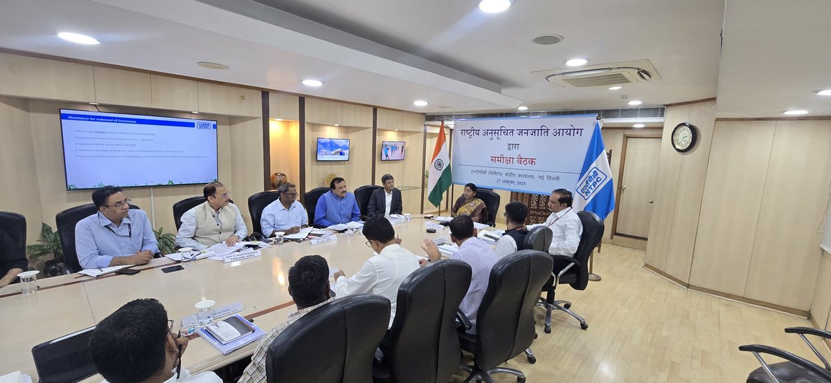 आज राष्ट्रीय अनुसूचित जनजाति आयोग की माननीय सदस्य डॉ <a href="/AshaLakra79/">Dr. Asha Lakra</a> ने NTPC Ltd. के सीएमडी एवं वरिष्ठ पदाधिकारियों के साथ समीक्षा बैठक की।
इस अवसर पर आयोग के सचिव श्री प्रशांत कुमार जी, संयुक्त सचिव, उप-सचिव तथा अन्य पदाधिकारीगण भी उपस्थित रहे। <a href="/PMOIndia/">PMO India</a> <a href="/PIB_India/">PIB India</a>