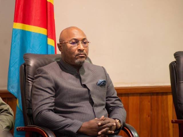 Le ministre provincial des Transports, <a href="/Jesusnoelshek/">Jesus-Noël SHEKE WA DOMENE</a> dès ce 10 novembre, lance une vaste campagne de sensibilisation baptisée « TOSA, BATOSA YO » ,pour inviter tous les conducteurs de taxis, taxis-bus et motos à respecter scrupuleusement la réglementation en vigueur.