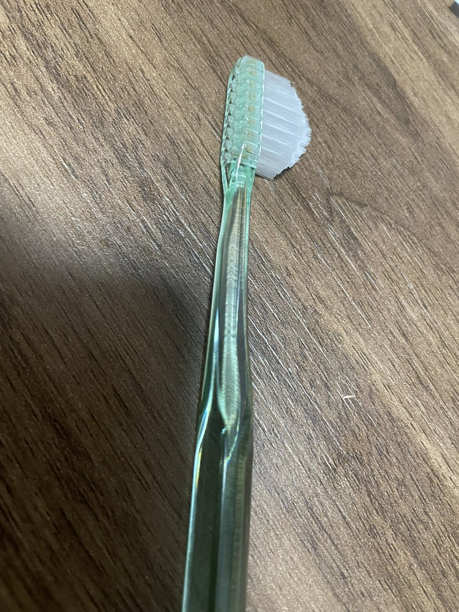 problem0128's tweet image. 大阪の堺の歯医者といえば
#ウエノ歯科 クリニック
今回も #ホワイトニング していただきました🦷
お土産には #キセキのハブラシ
磨きやすぅ 奇跡が起きた✨