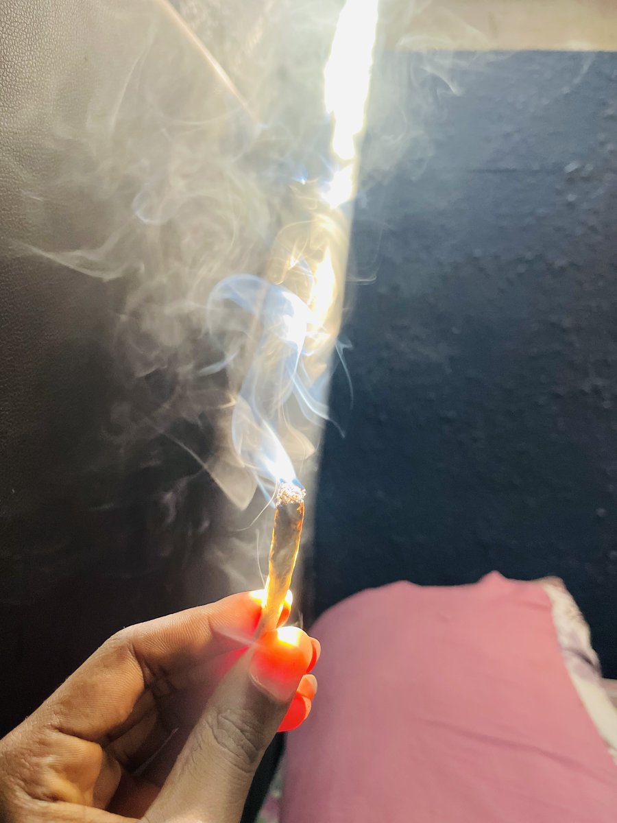 Leonard18_X's tweet image. Lit up and letting go 🔥💨  
#BlazeIt #SmokeSession #HighVibes