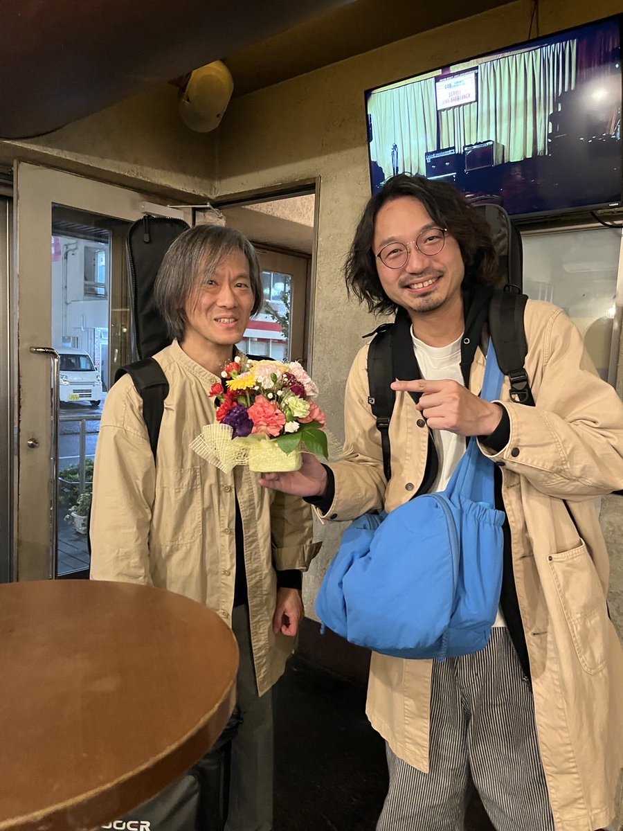 superlight_jp's tweet photo. &amp;フラハミメンバーあすよりお花いただきました。 https://t.co/CDLyzVFqH0