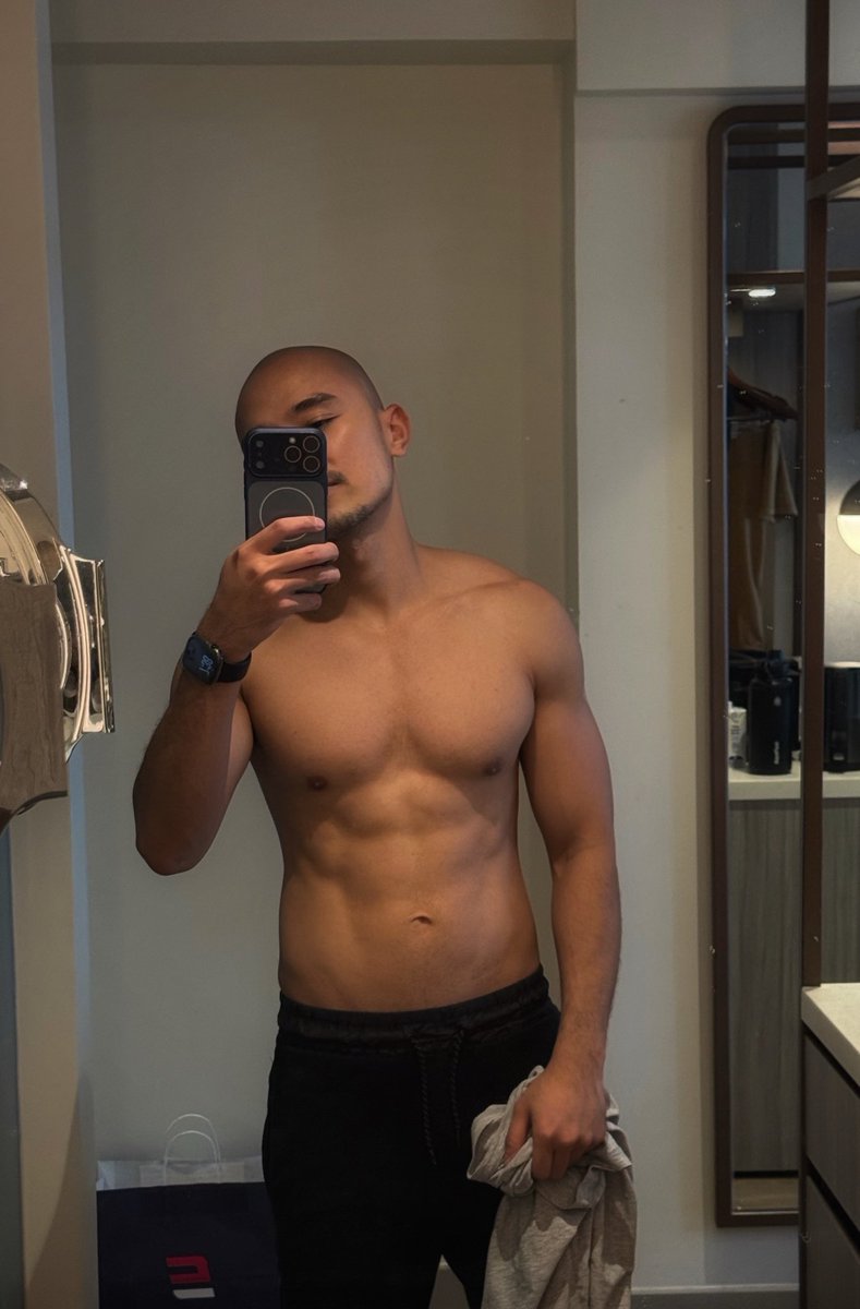 weebinuya's tweet image. Ran 12K just for this selfie 😜