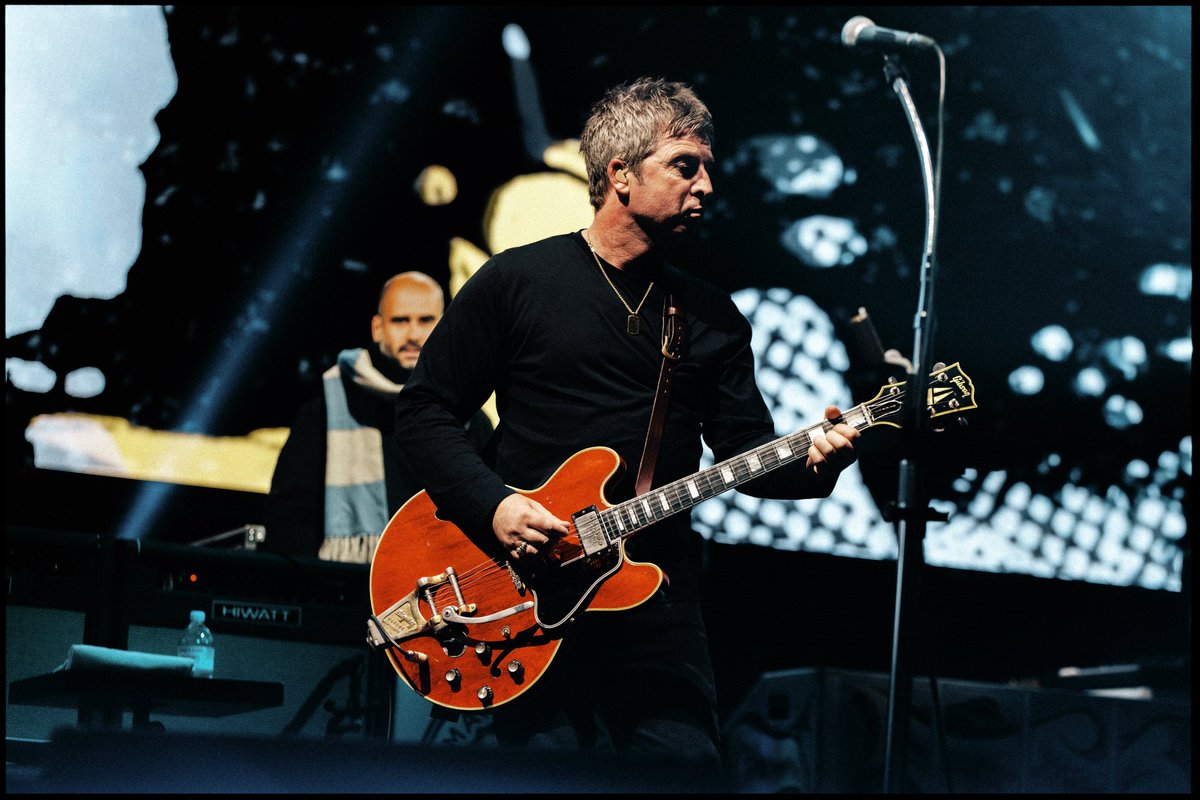 NOEL GALLAGHER TEASED FANS BY PLAYING A SNIPPET OF “LISTEN UP ” DURING OASIS’ SHOWS AT TOKYO DOME RECENTLY 

Fans are speculating that Noel could be hinting that the band may switch up their setlist for future shows.

Matt Morgan previously claimed that Noel told him there would