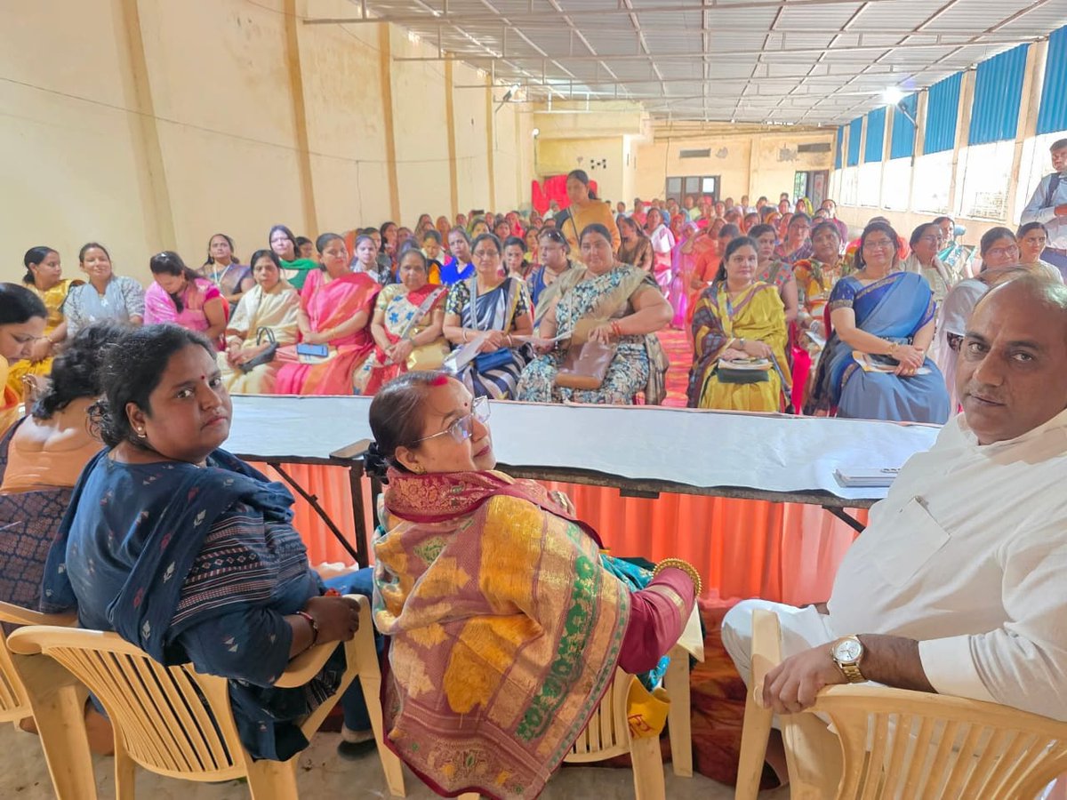 ब्रज क्षेत्र मथुरा महानगर में "आत्मनिर्भर भारत संकल्प‌ अभियान" के  निमित्त "महिला सम्मेलन" आयोजित किया गया, जिसमें भाजपा  प्रदेश मंत्री एवं हाथरस से विधायक <a href="/Anjula_mahor/">Anjula Singh Mahor</a> जी ने सम्मानित बहनों को संबोधित किया।

#AtmanirbharBharat #ViksitBharat