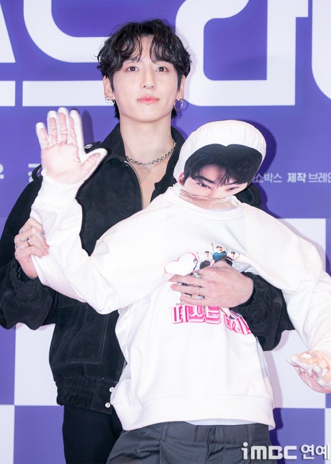 eunwoo is at the military, so jungkook came with him and for him 🫶

(eunwoo is one of ‘the first ride’ actors)
