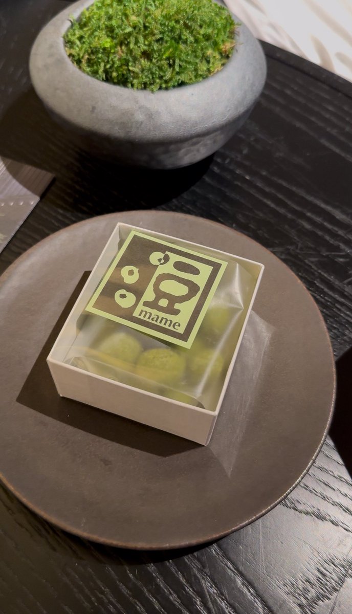 hlm2_r7's tweet image. お部屋に置いてあったお菓子も美味しかった💞デュシタニが運営するファームで採れた茶葉を淹れて豆菓子と一緒にいただきました🍵京都レポゆるく続ける〜✍🏻次は朝食編🥞