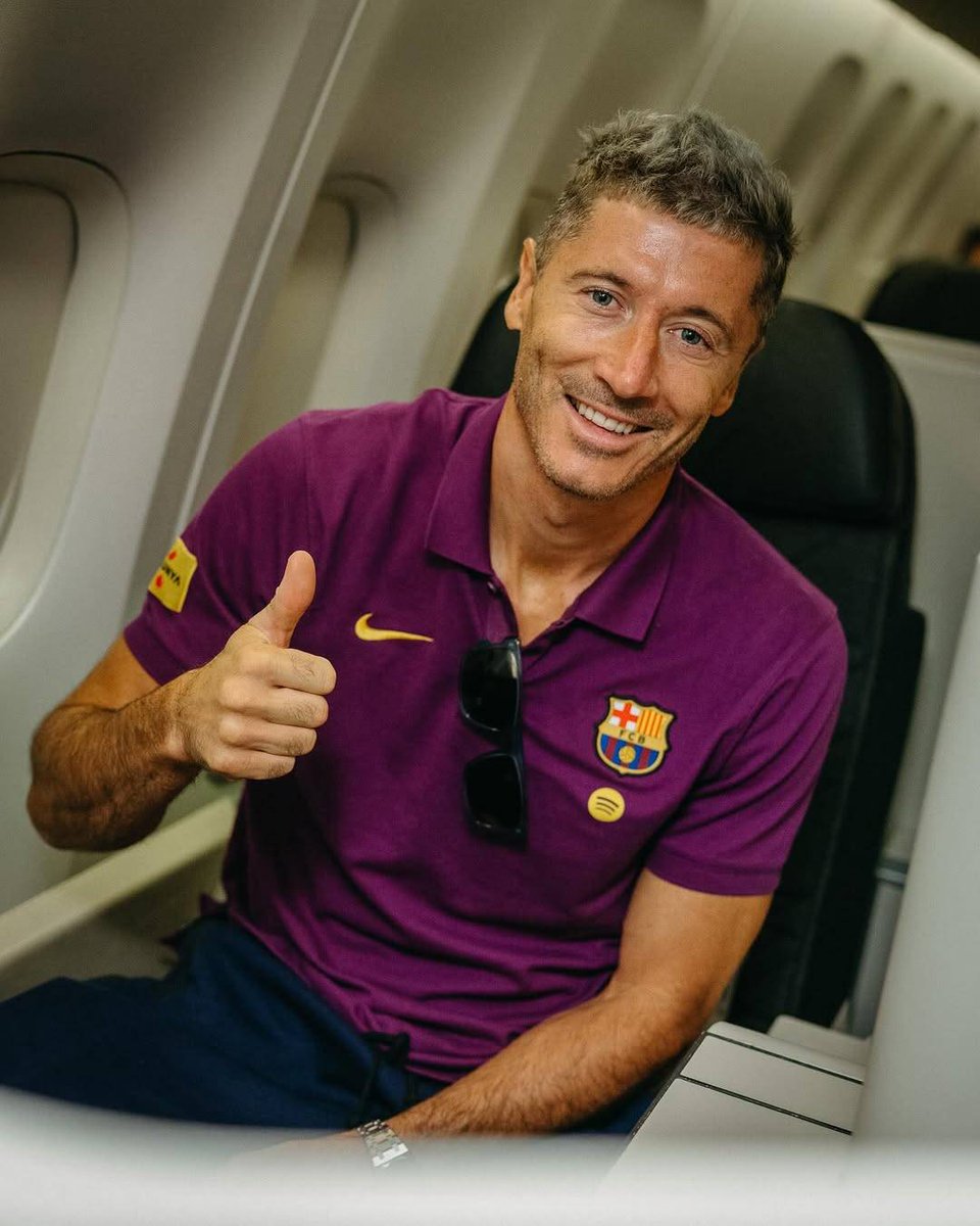 BarcaTimes's tweet image. 🚨🎖️| 𝐁𝐑𝐄𝐀𝐊𝐈𝐍𝐆: Lewandowski JOINS group training. [@monfortcarlos] #fcblive 🇵🇱