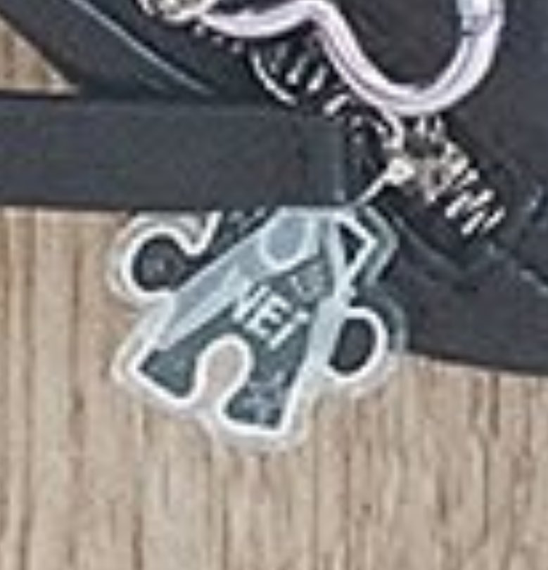 seokhwa posting that yesterday and junseo’s bag with a WEi keychain revealed today i fear you will have to pry ot6 out of my cold dead hands before i let them go this is and forever will be my family