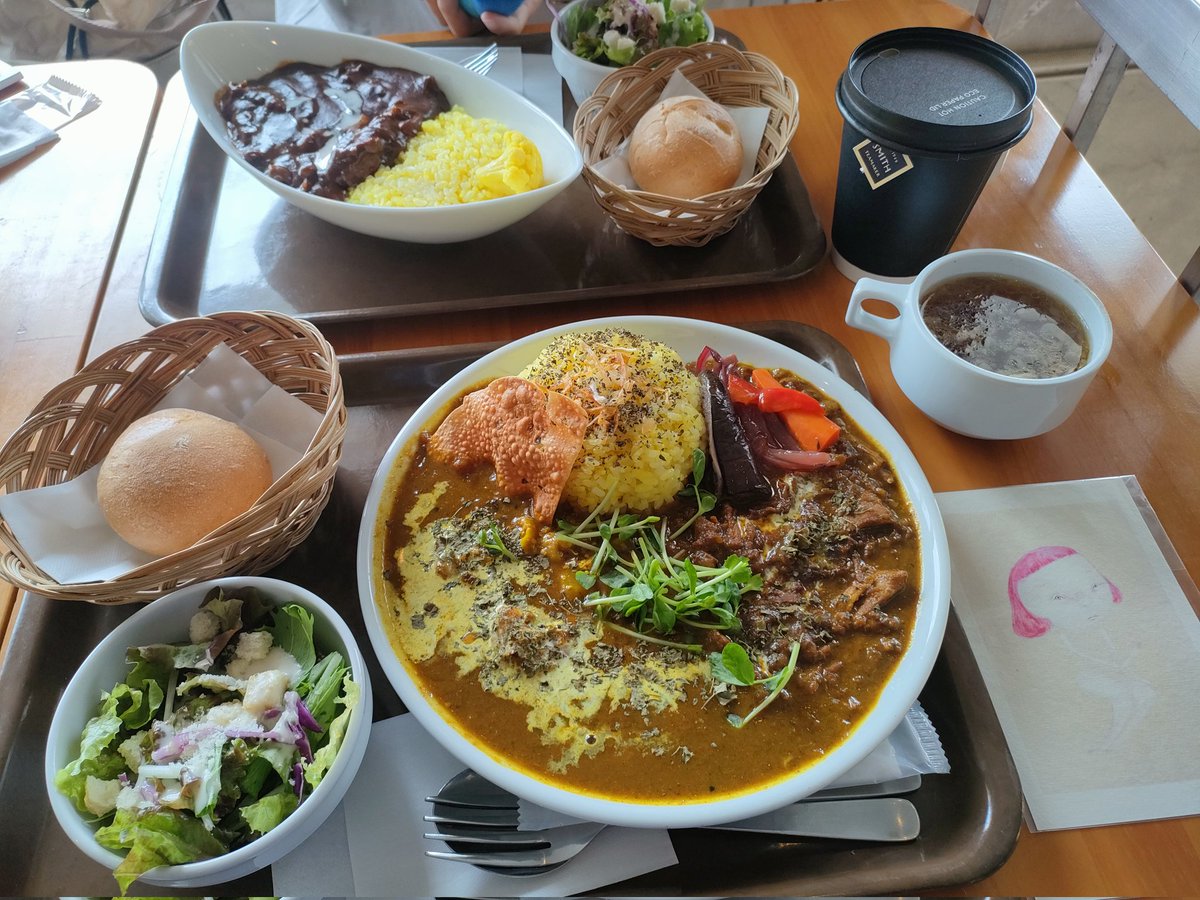 ssschwantzzz's tweet photo. 鳥羽 #MUSEA #スパイスカレー 食べてきた✨

二種合掛けのカレーなのですが具も豊富で色々な味を組み合わせながら食べれて美味しい😍👍💕💕

基本そこまで辛くないのですが、たまに青唐辛子みたいなのが不意に入ってくるとめちゃ辛くなったりするのでロシアンルーレット的ドキドキ感もあじわえます😂 https://t.co/l09OzymNaY