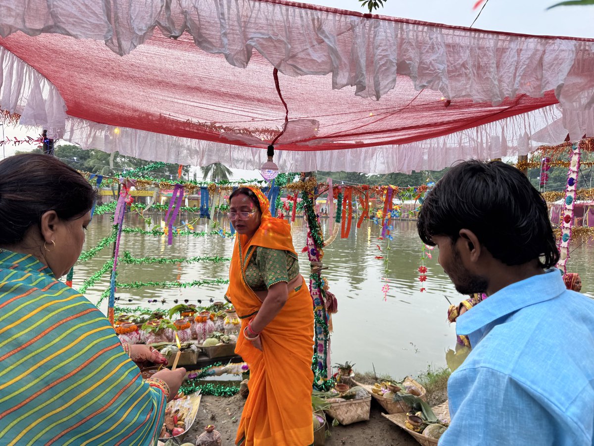 rajbiraj11's tweet image. Some glimpses of auspicious Chhat- settling sun occasion, at Turanti Pokhari in Rajbiraj!