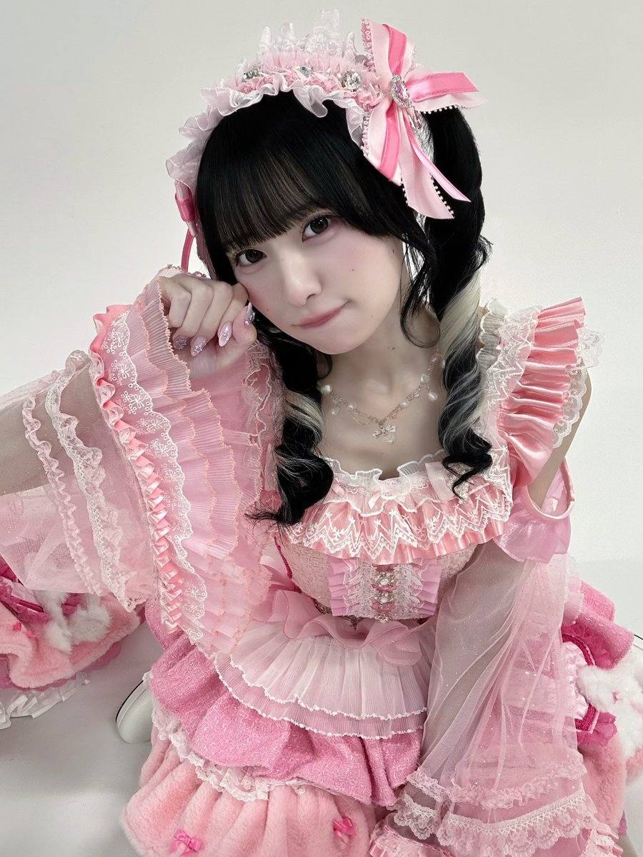 ♡お知らせ♡

この度、『→Taria.(ネクスタリア)』としてデビューすることになりました！

パープル担当『村埜らむ(むらのらむ)』です🐈‍⬛💜

みなさんとたくさんの夢を叶えていきたいです！！ずっと隣で見ていてね♡

一緒に幸せになろうね約束だよ🪄︎︎