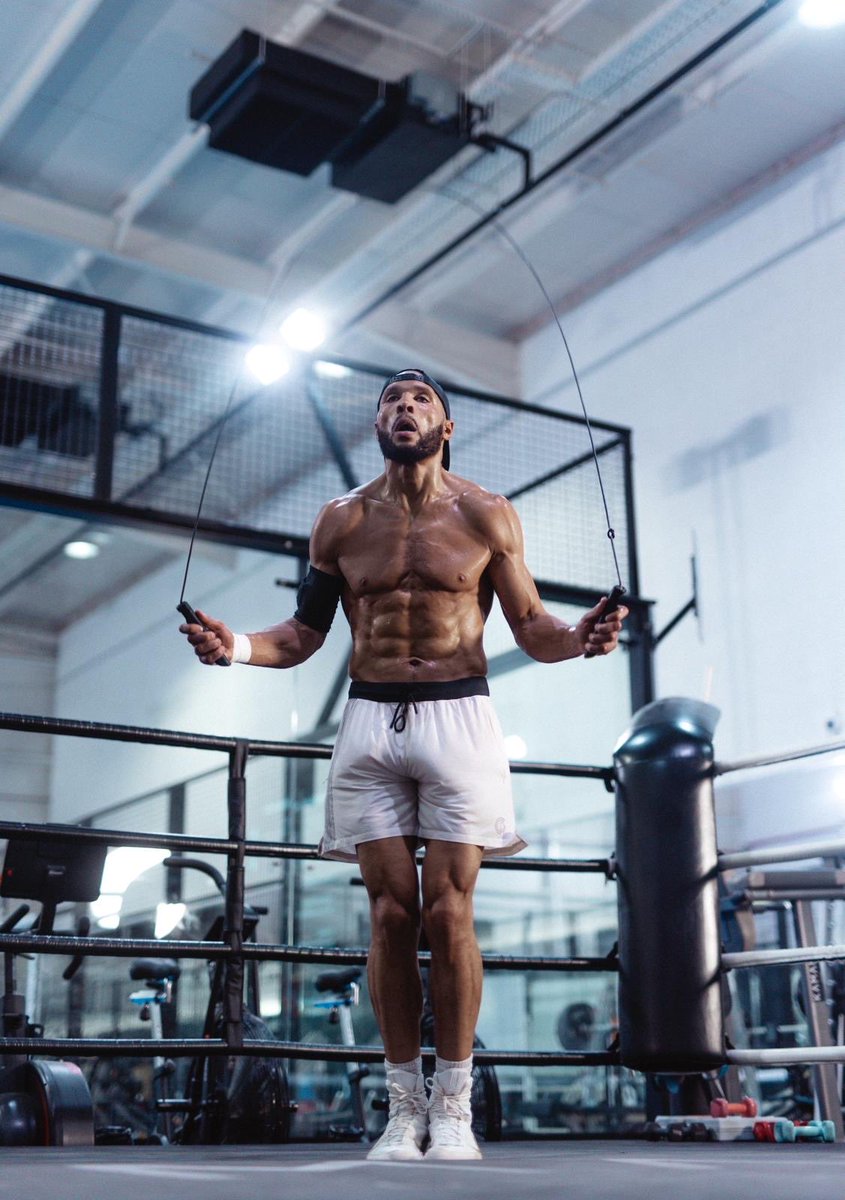 SimBoxx1's tweet image. 🥊

@ChrisEubankJr is looking SHREDDED ahead of the rematch with Conor Benn 💪

Do you think rehydration clauses will play a factor the second time around❓

#EubankBenn2 

#SimBoxx