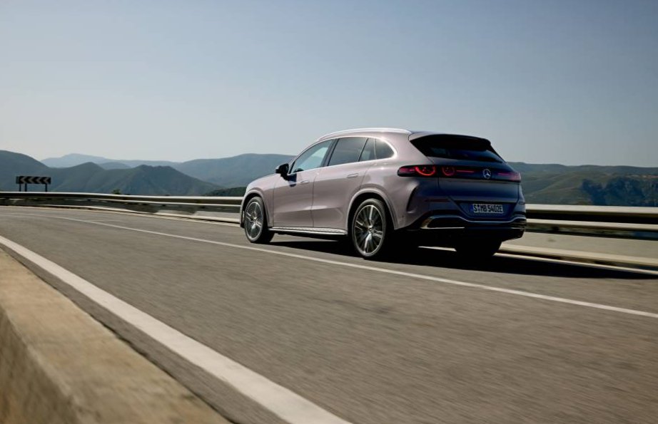 grupoadarsa's tweet image. El SUV más vendido de Mercedes-Benz ahora es 100% eléctrico.
Nuevo GLC 400 4MATIC eléctrico:
🔹 707 km de autonomía
🔹 303 km de carga en 10 min
🔹 360 kW de potencia
Más info 👉 grupoadarsa.com/noticia:Nuevo-…