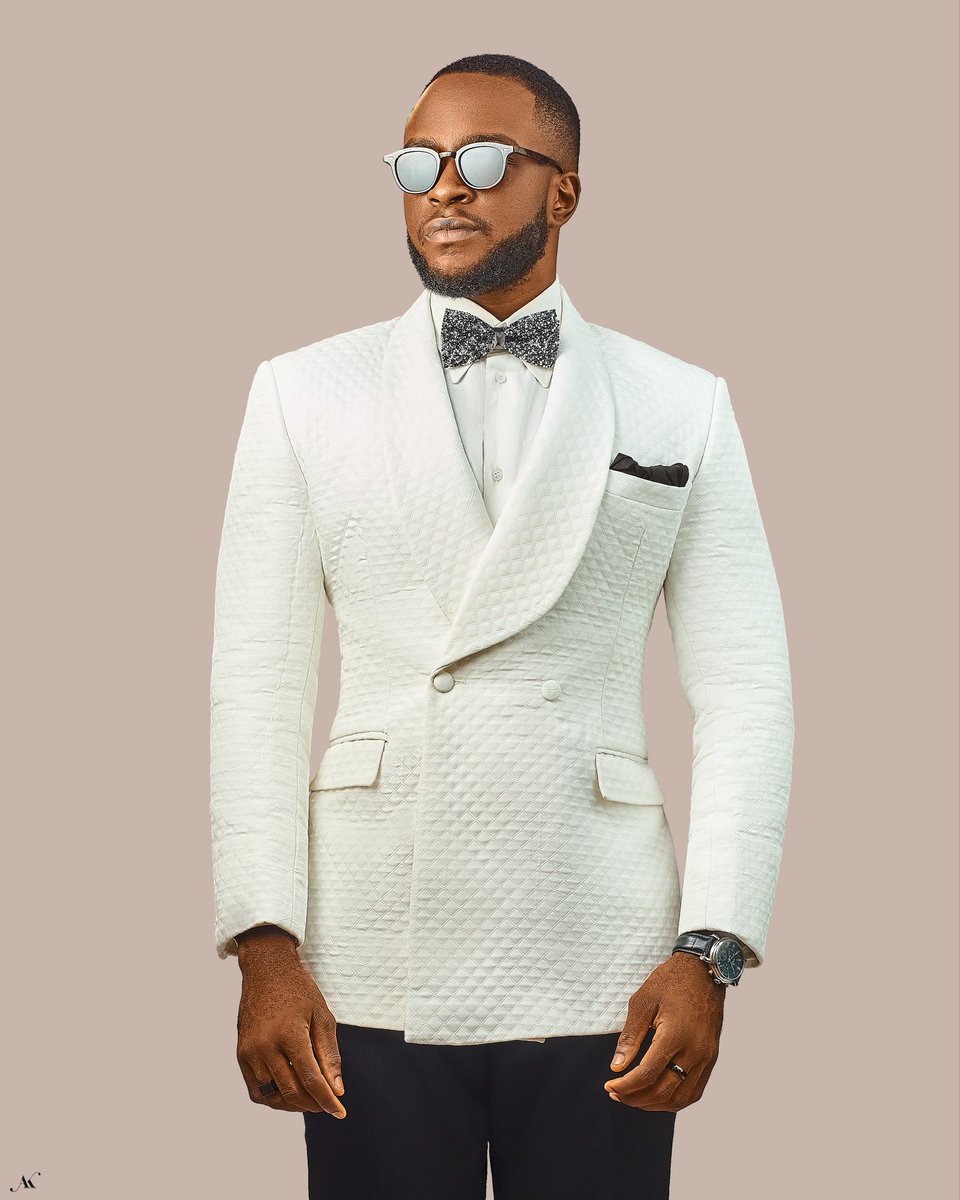 benfash_ng's tweet photo. Happy new week folks 🫶 New week. New goals. Same elegance. Step out looking sharp in Benfash 👌

#Benfash #TailoredElegance #NaijaLuxury #MensStyle #WhiteSuit #OOTD #LagosFashion #NaijaFashion #ExplorePage #MondayStyle https://t.co/wuZAi91Ntv