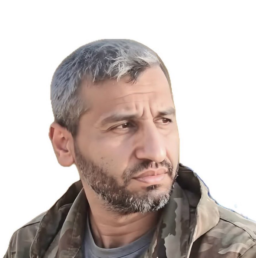 وَالخَيلُ تَعلَمُ أَنّي مِن فَوارِسِها 
يَومَ الطِعانِ وَقَلبُ الناسِ يَرتَعِدُ