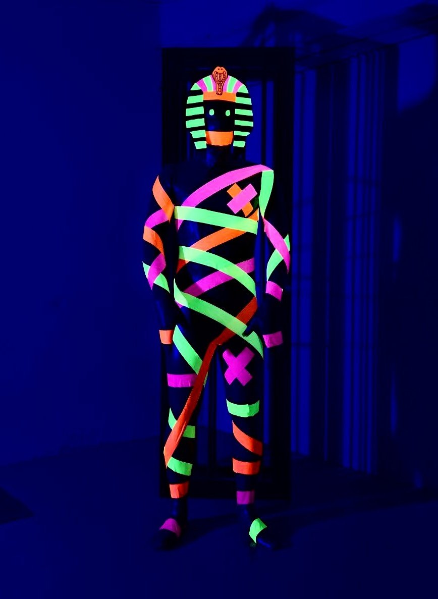 Halloween came early at <a href="/TheStudio_NW/">The Studio NW</a> with this pharaoh tapeman mummification by <a href="/SelfBondageGuy/">Pup Nitro 🔜 ???</a>. Special in daylight but vibrant in the dark.