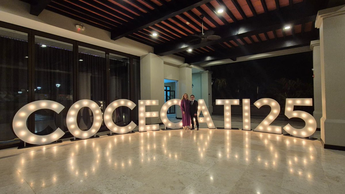 semicyuc's tweet image. La Dra. Giménez-Esparza Vich representó a la SEMICYUC en el Congreso de la @COCECATI y la @ASALMECCI, celebrado en El Salvador. Felicitamos al comité organizador y a ambas Sociedades por el altísimo nivel académico del encuentro y la cálida acogida.
Nuestra Presidenta Saliente…