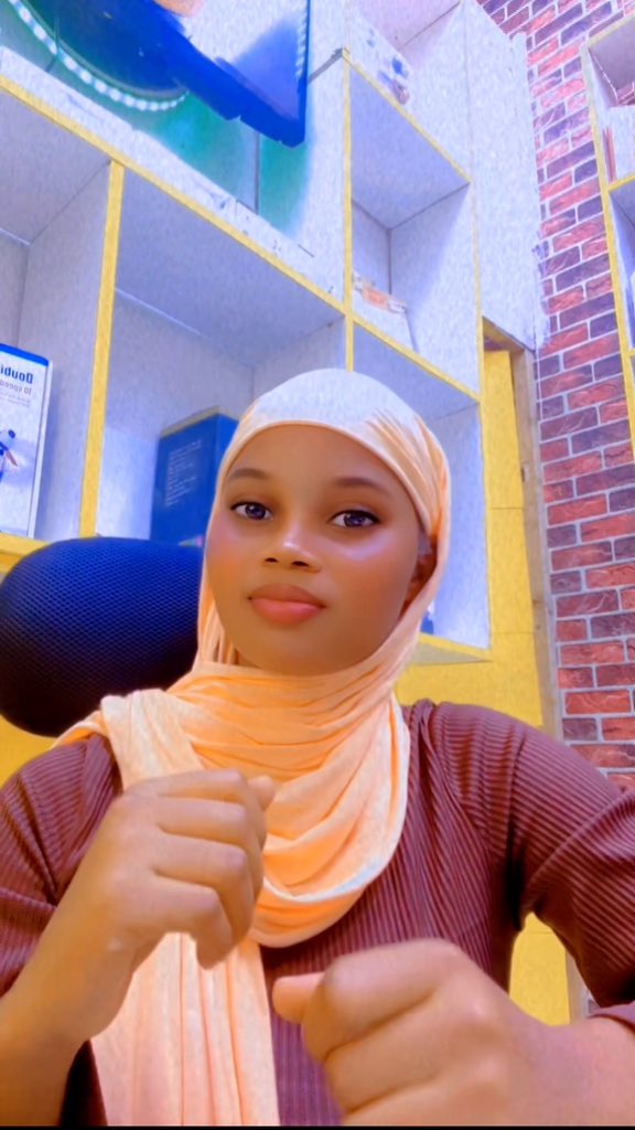 Humu ndani mna warembo sana aisee❤️ Vijana mkae mbali ameshawahiwa 🙌🏿

Mpite peji ya <a href="/Gracebizoza/">Gracebizoza</a> mumsapoti kumuunga biashara yake🙏🏿na kumfolo 

Huyu hata kama akiwa mgonjwa nipo teali 😂 kunywa nae dawa