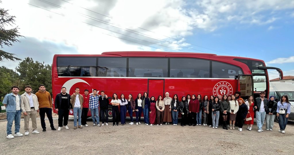 AnkaraKYGM's tweet photo. 📍Ayaş Yurdu 

📌 Gelin Tanış Olalım projesi kapsamında öğrencilerimizle 

🔸️Hacı Bayram Veli Cami, 
🔸️Anıtkabir 
🔸️Millet Kütüphanesi 
🔸️Millet Camii'ni ziyaret ettik. https://t.co/VNBsfBKLs9