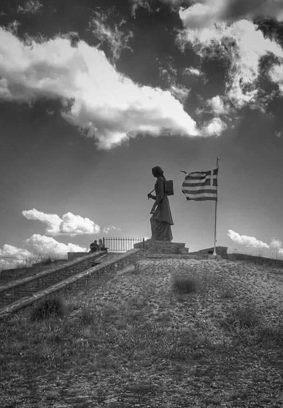 Εχθρέ γιατί δεν ρώτησες ποιον πας να κατακτήσεις!!!
Μνημείο της Ζαγορίσιας Γυναίκας της Πίνδου 1940!!!
Χρόνια Πολλά!!!