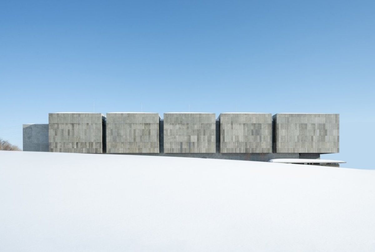 Japón🇯🇵 inaugura "ZED ISHIKARI", el primer centro de datos 100% libre de emisiones que funciona con nieve, viento y energía solar. Ubicado en Ishikari, Hokkaido, las temperaturas  bajan hasta -5 °C lo que permite enfriar los servidores de forma natural♻️
ecoinventos.com/japon-inaugura…