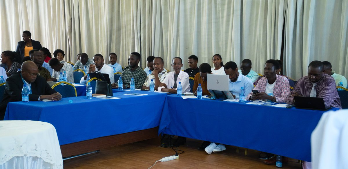 CENAP_bi's tweet photo. 👥 Ce 23 octobre, les jeunes leaders #PeaceFellows, aînés, experts et acteurs de paix ont été réunis par le @CENAP_bi pour échanger sur les #blessures héritées du passé et les voies pour guérir. Que retenir ?
#Guérir #GrandsLacs #YouthLab #PeaceFellows
#DialogueIntergenerationnel https://t.co/UIVwwpS0Y6
