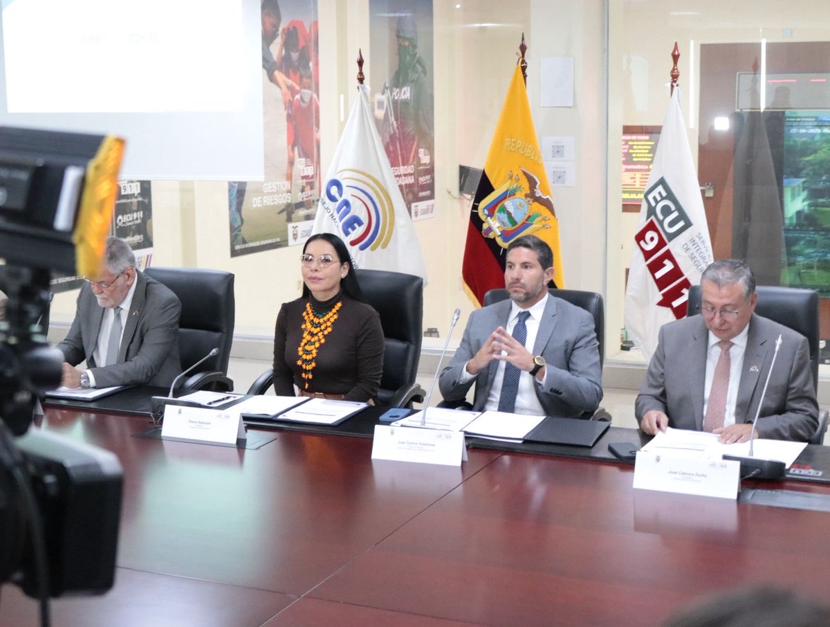 La máxima autoridad del #ECU911, <a href="/JCPaladines/">Juan Carlos Paladines</a>, destacó el trabajo coordinado que se desarrollará antes, durante y después de la jornada electoral con:

📹 5.700 dispositivos de #VideovigilanciaECU911 en puntos estratégicos 

🙋🏻‍♀️🙋🏿3.100 servidores para atención de emergencias

✅