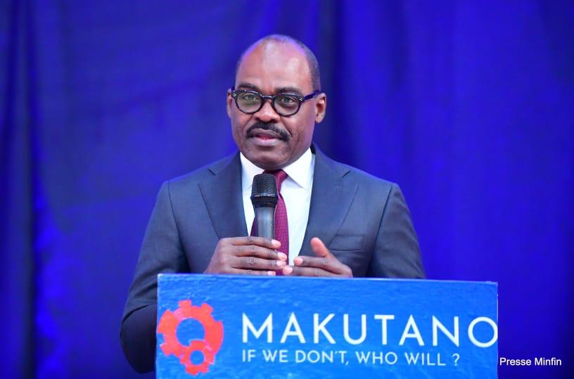 Construire une nation repose sur des valeurs et des principes.

Raison pour laquelle, le ministre des finances honoraire Nicolas Kazadi avait initié la « Loi sur les revenus des sociétés et des personnes physiques ».

Avec l'ancien ministre des affaires foncières Aimé Molendo