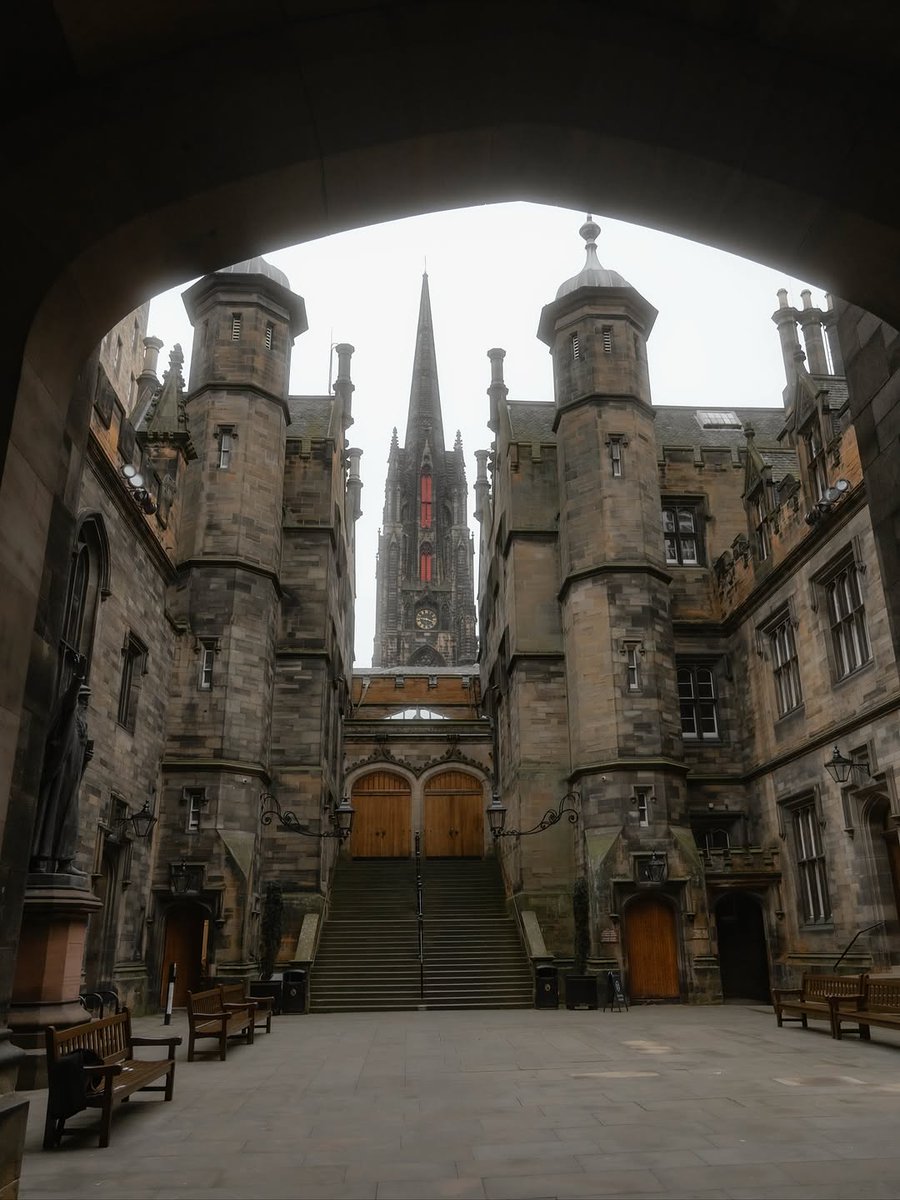visualsofearth1's tweet photo. Edinburgh, Scotland https://t.co/ik6yYab1jZ