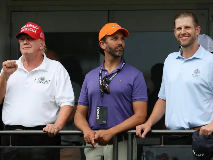 FurkanCCTV's tweet photo. Gerade gemeldet: Das von den Trump-Brüdern gegründete Unternehmen American Bitcoin Corp. hat 160 Millionen US-Dollar in Bitcoin investiert.

Damit ist das Unternehmen von Eric Trump und Donald Trump Jr. in den Top 25 der größten öffentlichen Bitcoin-Unternehmen. https://t.co/dsOfwL8a4X
