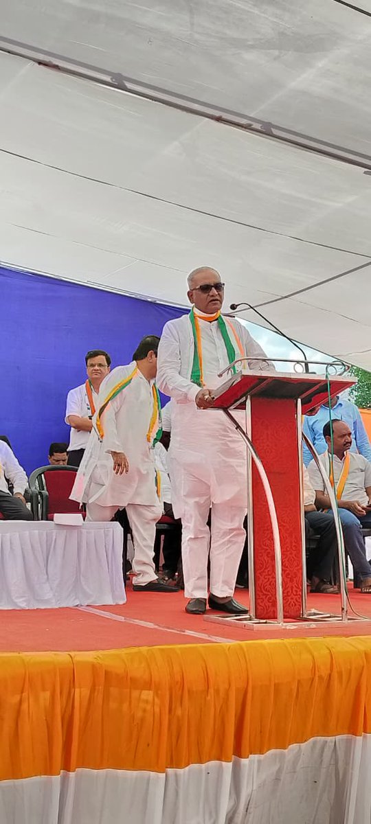 INCHarshsapkal's tweet image. स्थानिक स्वराज्य संस्था निवडणुकीच्या पार्श्वभूमीवर गडचिरोली जिल्ह्याचे राजकारण बदलणारा पक्षप्रवेश सोहळा...

आज गडचिरोली येथे माझ्यासह आमदार विजय वडेट्टीवार, पदवीधर शिक्षक मतदारसंघाचे आमदार अभिजीत वंजारी, आरमोरी विधानसभा क्षेत्राचे आमदार रामदास मसराम, चंद्रपूर जिल्हा मध्यवर्ती…