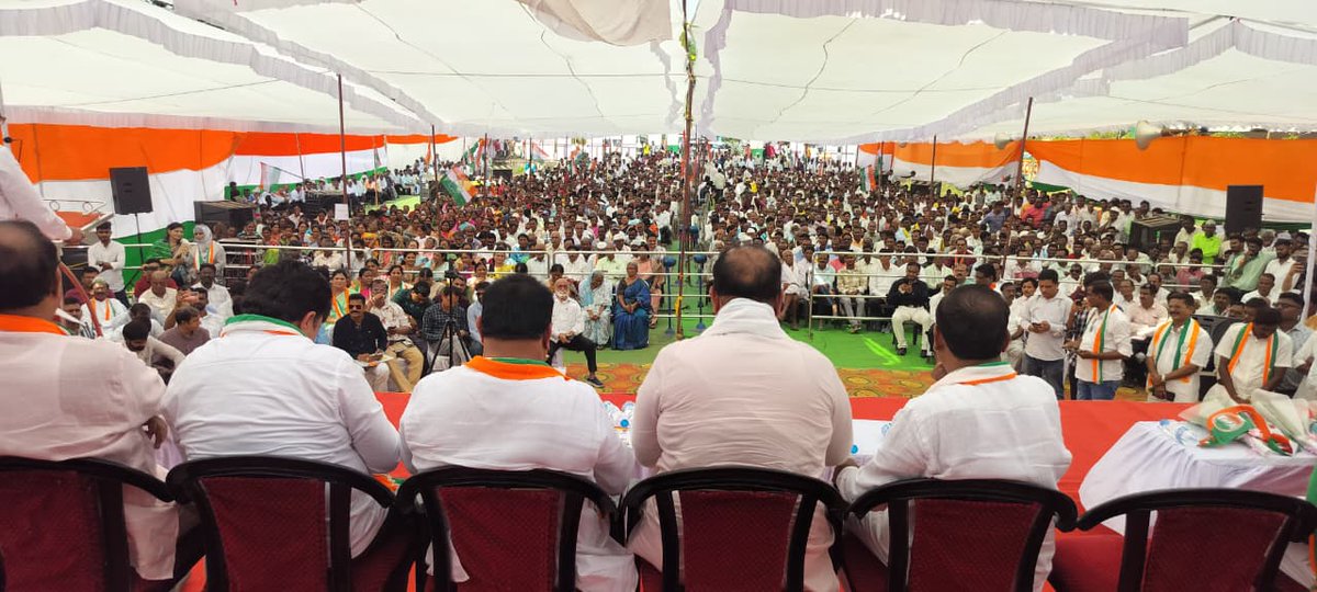 INCHarshsapkal's tweet image. स्थानिक स्वराज्य संस्था निवडणुकीच्या पार्श्वभूमीवर गडचिरोली जिल्ह्याचे राजकारण बदलणारा पक्षप्रवेश सोहळा...

आज गडचिरोली येथे माझ्यासह आमदार विजय वडेट्टीवार, पदवीधर शिक्षक मतदारसंघाचे आमदार अभिजीत वंजारी, आरमोरी विधानसभा क्षेत्राचे आमदार रामदास मसराम, चंद्रपूर जिल्हा मध्यवर्ती…