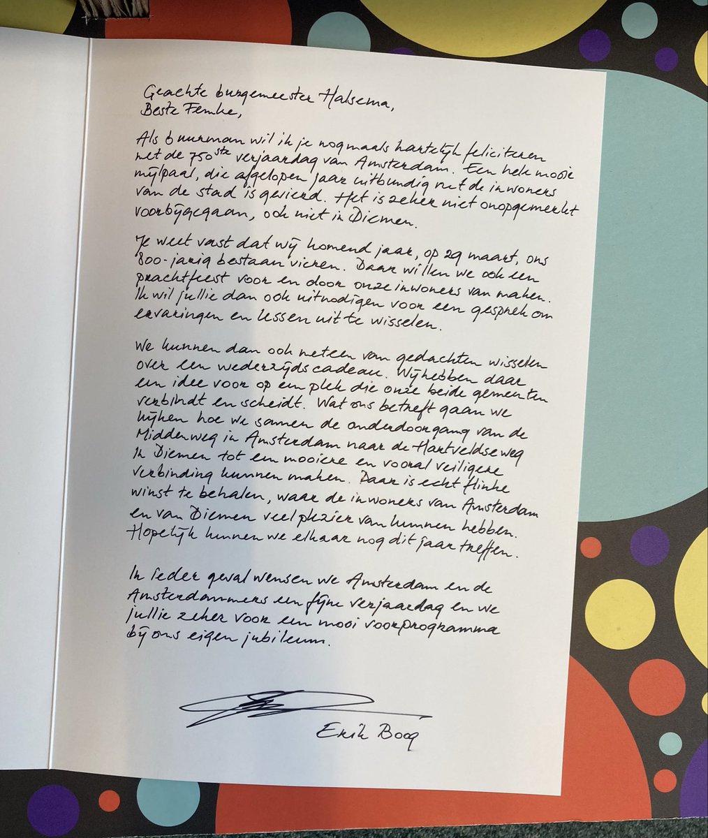 Met een kaart aan mijn collega Femke Halsema heb ik Amsterdam en de Amsterdammers gefeliciteerd met hun 750ste verjaardag! Natuurlijk heb ik ook mijn dankbaarheid uitgesproken voor het mooie voorprogramma dat Amsterdam voor onze jubileumviering in 2026 heeft neergezet 😀