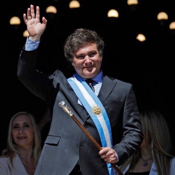 Poirot (@argenpoirot) on Twitter photo El riesgo kuka era real: 
-Dólar oficial baja 6.3%
-El CCL baja 12.30% 
-Acciones argentinas en Wall Street suben hasta 50% 
-Bolsa porteña sube más de 20% 
-Estiman que Riesgo País bajara a 60% 
-Fix califica la deuda Argentina como AAA
#Elecciones2025 El riesgo kuka era real: 
-Dólar oficial baja 6.3%
-El CCL baja 12.30% 
-Acciones argentinas en Wall Street suben hasta 50% 
-Bolsa porteña sube más de 20% 
-Estiman que Riesgo País bajara a 60% 
-Fix califica la deuda Argentina como AAA
#Elecciones2025