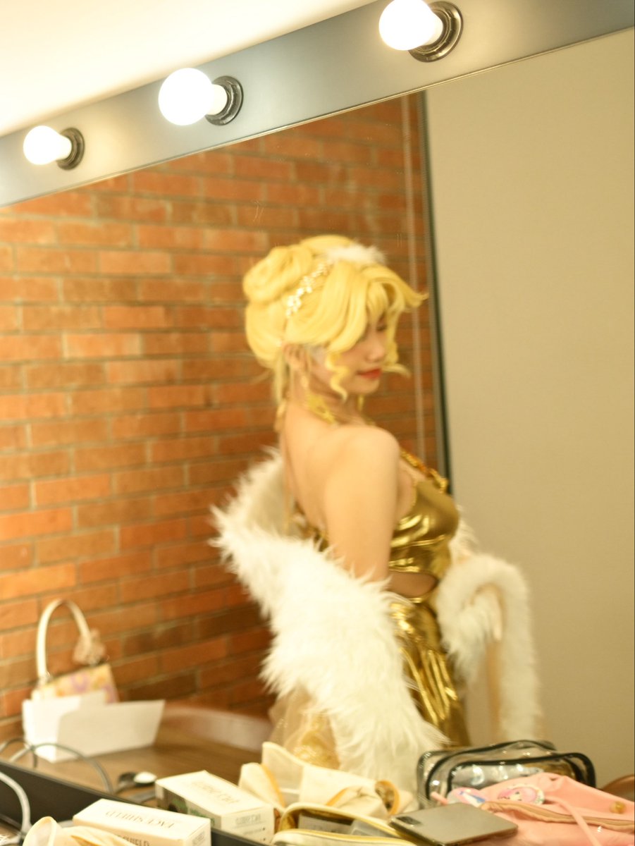 crmikax's tweet image. look behind the curtain, babe

#pathtonowhere #milly #无期迷途