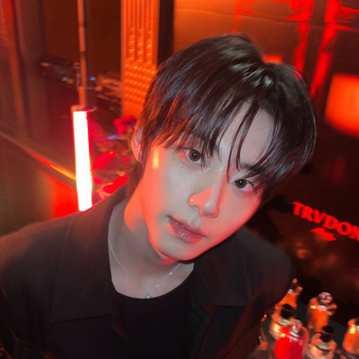 woongcookie's tweet photo. #woowoongz au prompt wherein:

sjw, an alpha disguising as an omega and cwk, the infamous powerful enigma who can make even sss-class alphas faint with only a tiny bit of his pheromones, met at an elite social gathering. at some point, one of them suddenly had his rut triggered. https://t.co/pwW802Qyuj