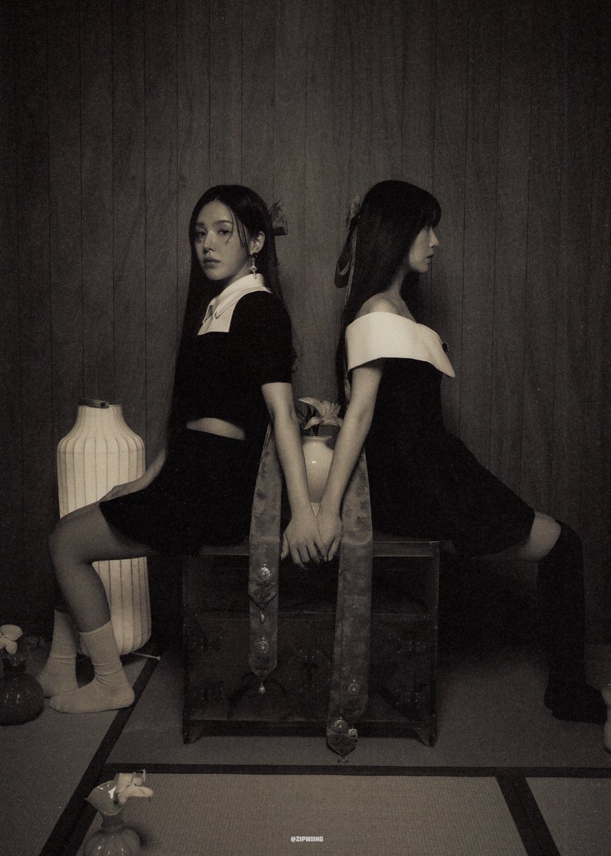 아가씨랑 하녀..
배씨 집안 하녀 손..
딸하나 아들하나 있던 집에 아들이 죽어서
유일하게 남은 자식이 되어버린 아가씨
근데 어릴적부터 삐쩍 곯아서 잔병치레나 하고 사느라 이집 대는 다 끊겼다고 쯧쯧대는 어른들 말 못들은척 하며 살아가는 아가씨..
그런 아가씨의 애착인형 손