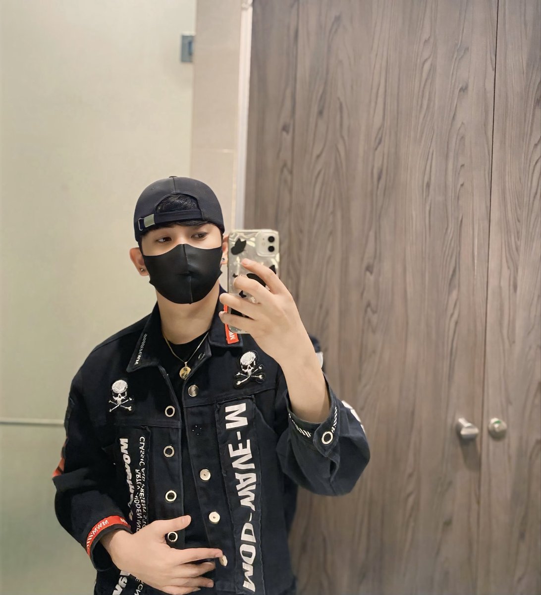 ghost_fcker's tweet photo. di na pogi wala pang dating https://t.co/yIyuRMUwQj