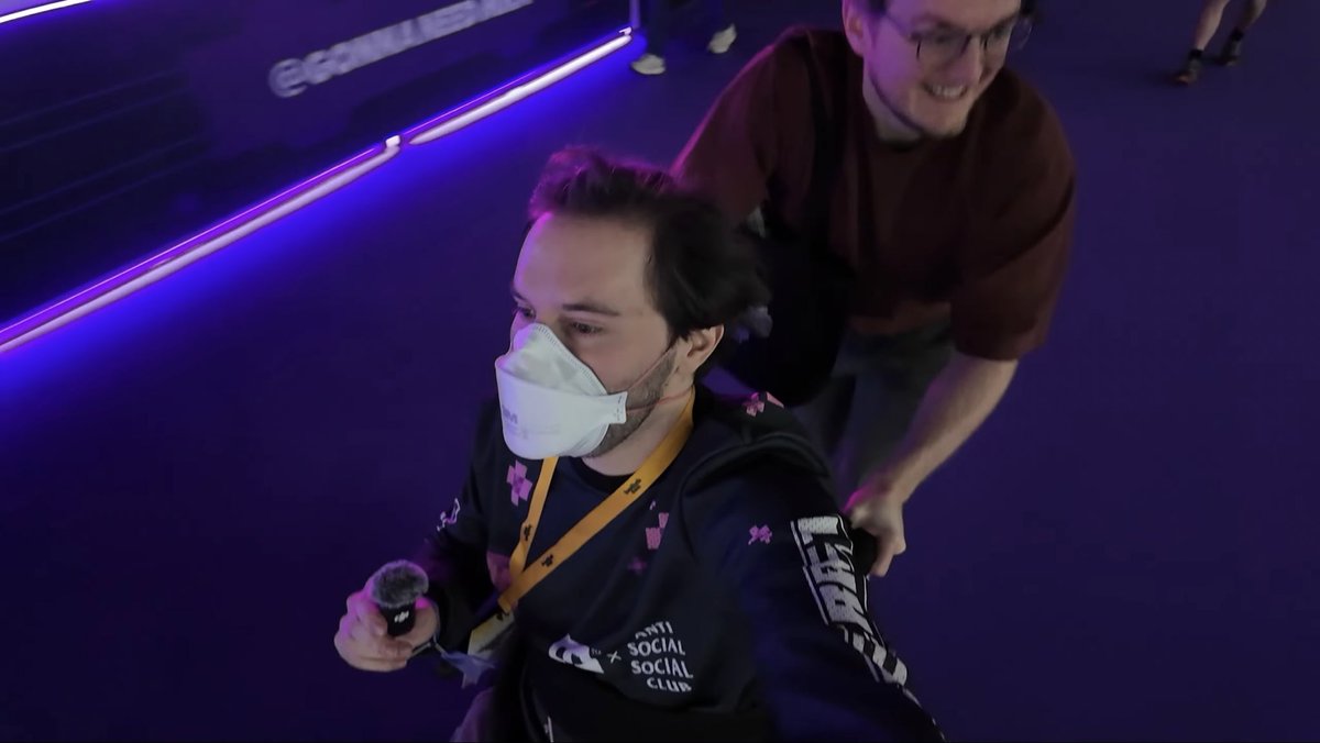 GRIAN RUNNING WITH SCAR THEYRE SO CUTEEEE 😭😭😭😭😭😭😭😭😭😭